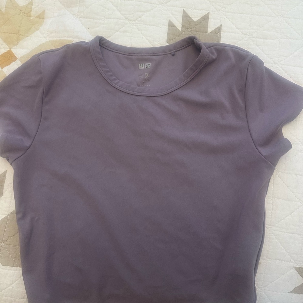 Uniqlo Women's Lavender Short Sleeve Tee